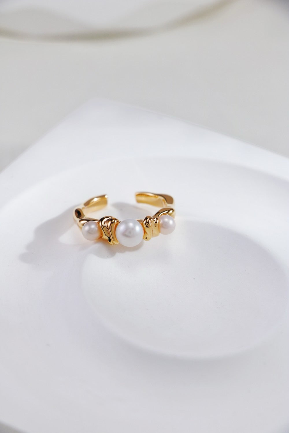 Bague ouverte en argent 925 fondue avec perle naturelle