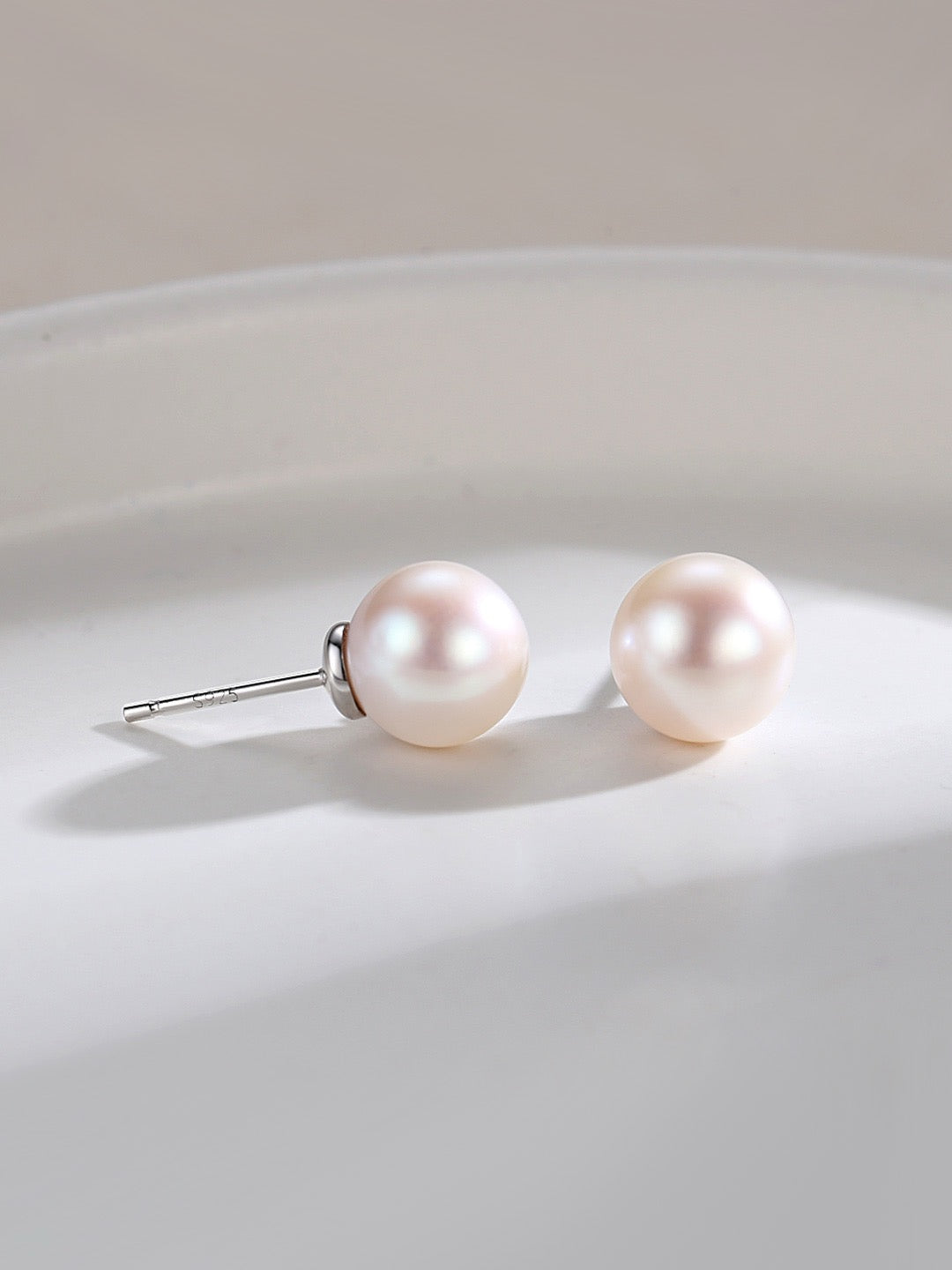 Boucles d’oreilles classiques en perles rondes – Élégance minimaliste