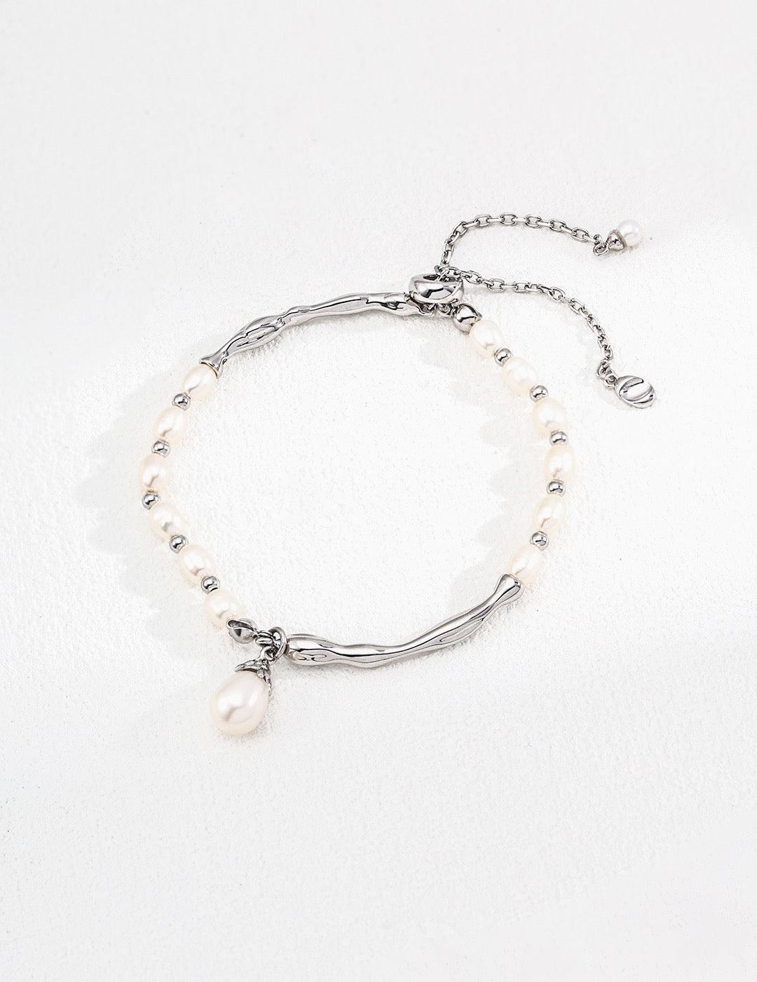 925 silver bracelet with natural pearls – Fluid design