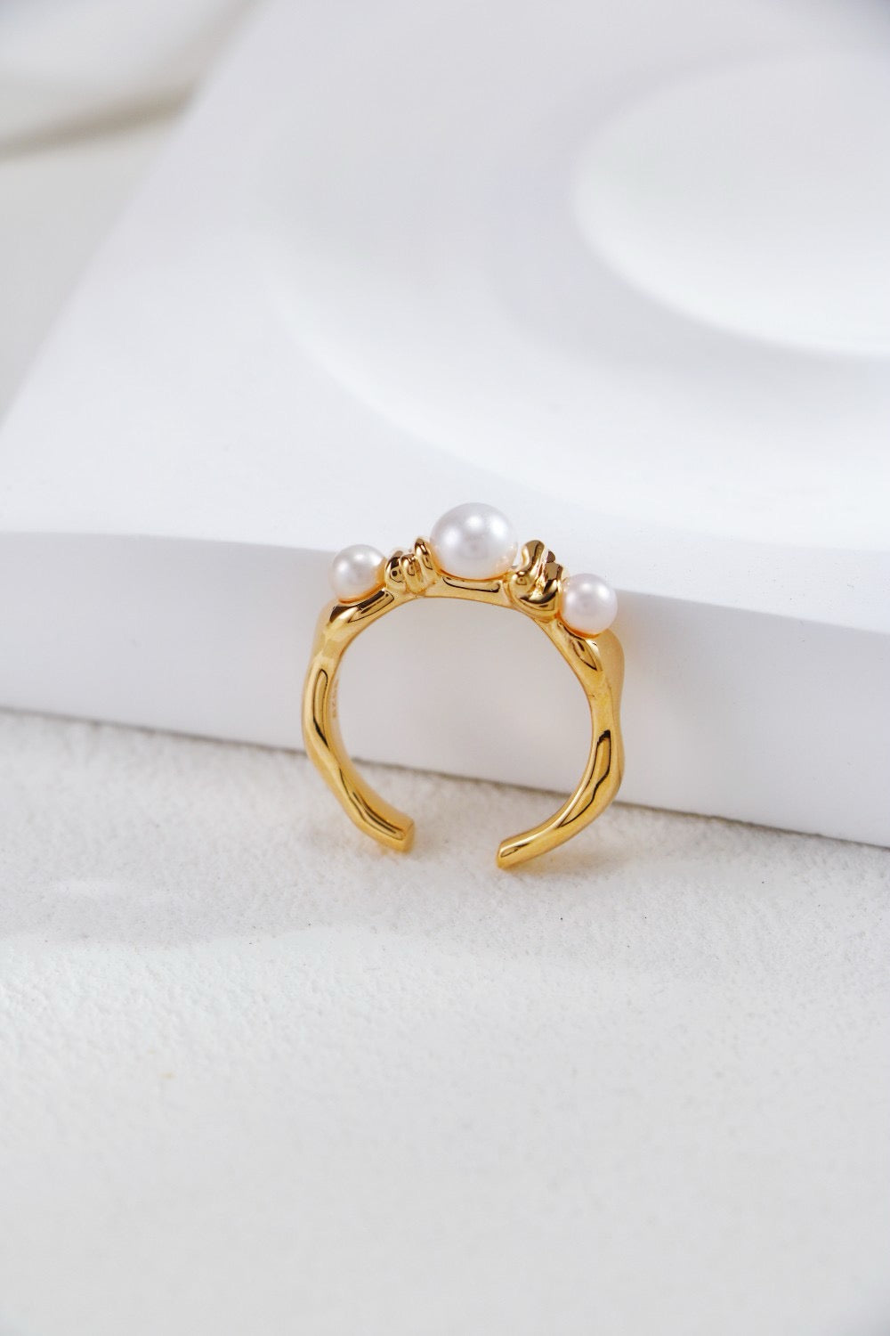 Bague ouverte en argent 925 fondue avec perle naturelle
