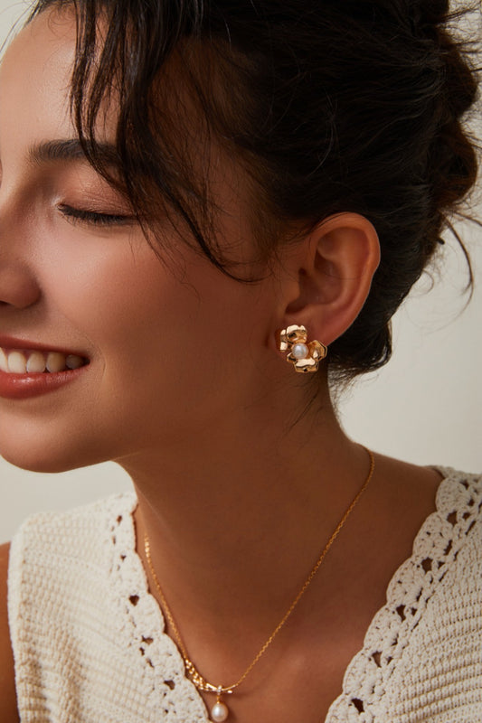 Boucles d’oreilles Fleur Sculptée en argent 925 et perle naturelle