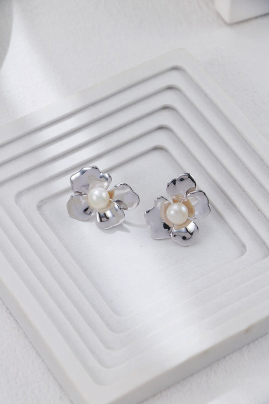Boucles d’oreilles Fleur Sculptée en argent 925 et perle naturelle