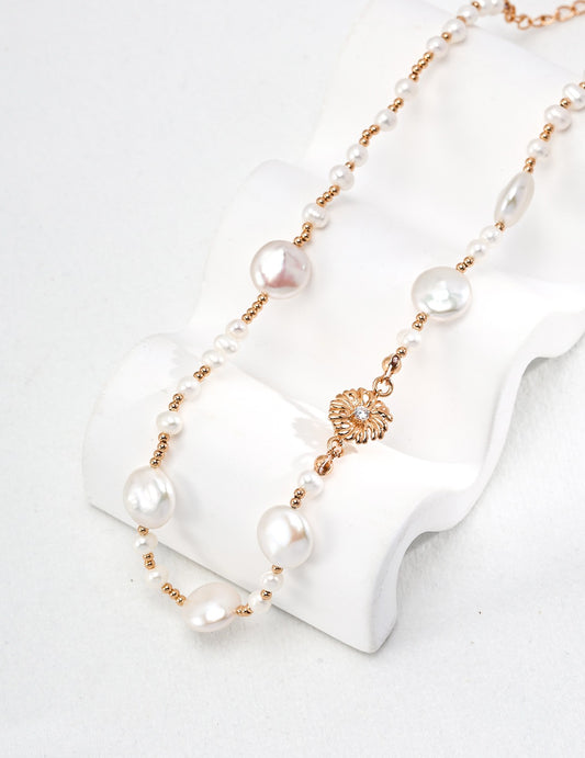 Collection Sunlit Grace | Collier en perles baroques – Chaîne sculptée dorée en argent 925